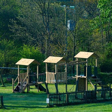 Our Goldfinch 1- Sleeps 2 Persons- Private Hot Tub-Pet Friendly-Tranquil Holiday Away From It All Yet Not Far From St Austell- The Holiday Home Has One Bedroom, Living And Dining Area, Equipped Kitchen-Decking-Outdoor Furniture-Fishing Lakes And MoreGrampound エクステリア 写真