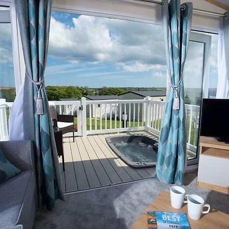 Our Goldfinch 1- Sleeps 2 Persons- Private Hot Tub-Pet Friendly-Tranquil Holiday Away From It All Yet Not Far From St Austell- The Holiday Home Has One Bedroom, Living And Dining Area, Equipped Kitchen-Decking-Outdoor Furniture-Fishing Lakes And MoreGrampound エクステリア 写真