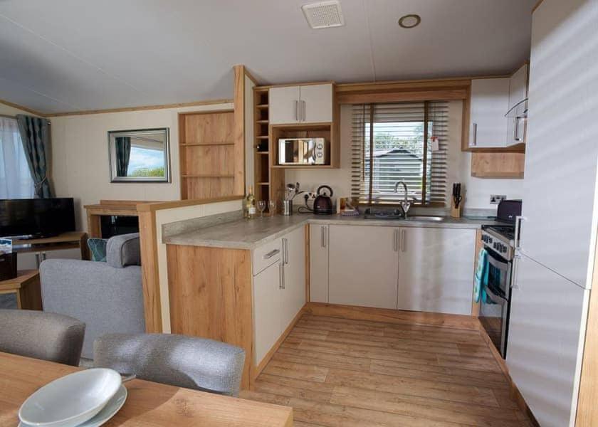 Our Goldfinch 1- Sleeps 2 Persons- Private Hot Tub-Pet Friendly-Tranquil Holiday Away From It All Yet Not Far From St Austell- The Holiday Home Has One Bedroom, Living And Dining Area, Equipped Kitchen-Decking-Outdoor Furniture-Fishing Lakes And MoreGrampound エクステリア 写真