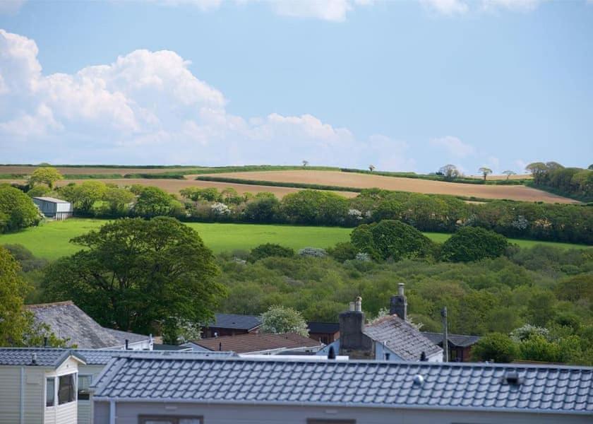 Our Goldfinch 1- Sleeps 2 Persons- Private Hot Tub-Pet Friendly-Tranquil Holiday Away From It All Yet Not Far From St Austell- The Holiday Home Has One Bedroom, Living And Dining Area, Equipped Kitchen-Decking-Outdoor Furniture-Fishing Lakes And MoreGrampound エクステリア 写真