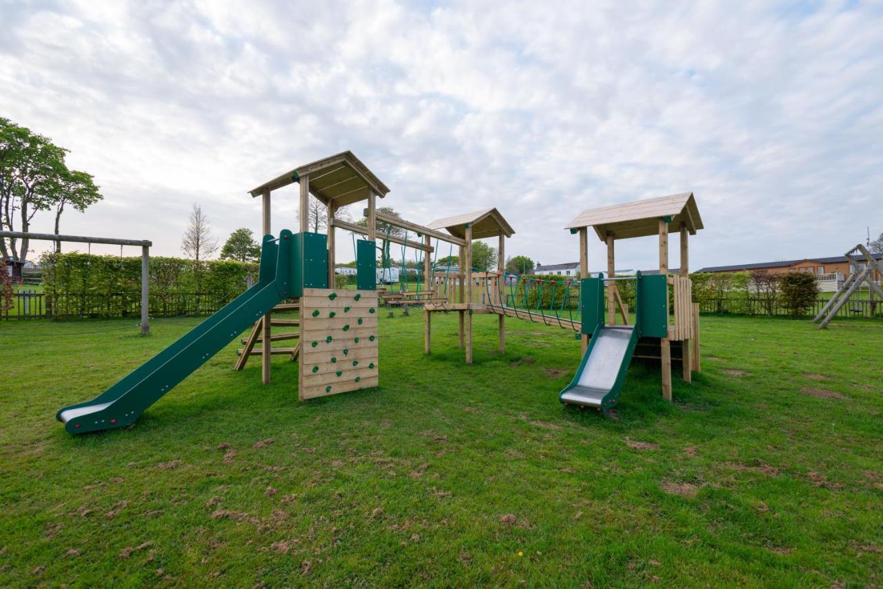 Our Goldfinch 1- Sleeps 2 Persons- Private Hot Tub-Pet Friendly-Tranquil Holiday Away From It All Yet Not Far From St Austell- The Holiday Home Has One Bedroom, Living And Dining Area, Equipped Kitchen-Decking-Outdoor Furniture-Fishing Lakes And MoreGrampound エクステリア 写真